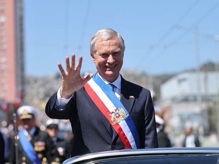 Encuesta Cadem: aprobación de José Antonio Kast baja a 51% y desaprobación sube a 42%