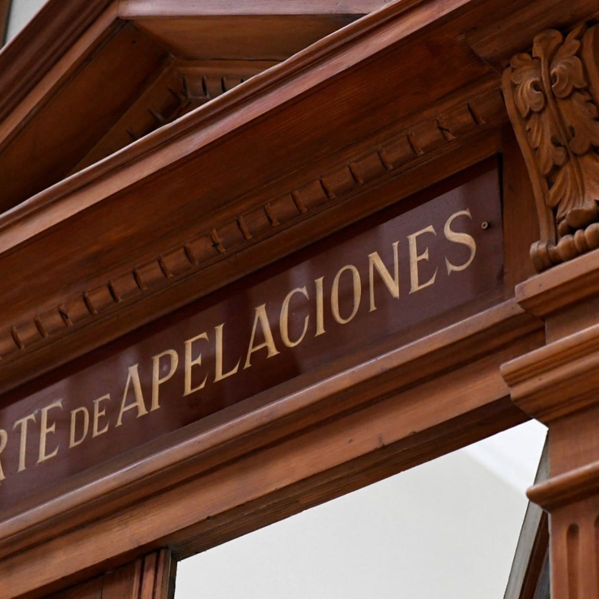 Relator de la Corte de Santiago usó IA para redactar sentencia y dejó el prompt en la resolución: “Eres un Juez…”