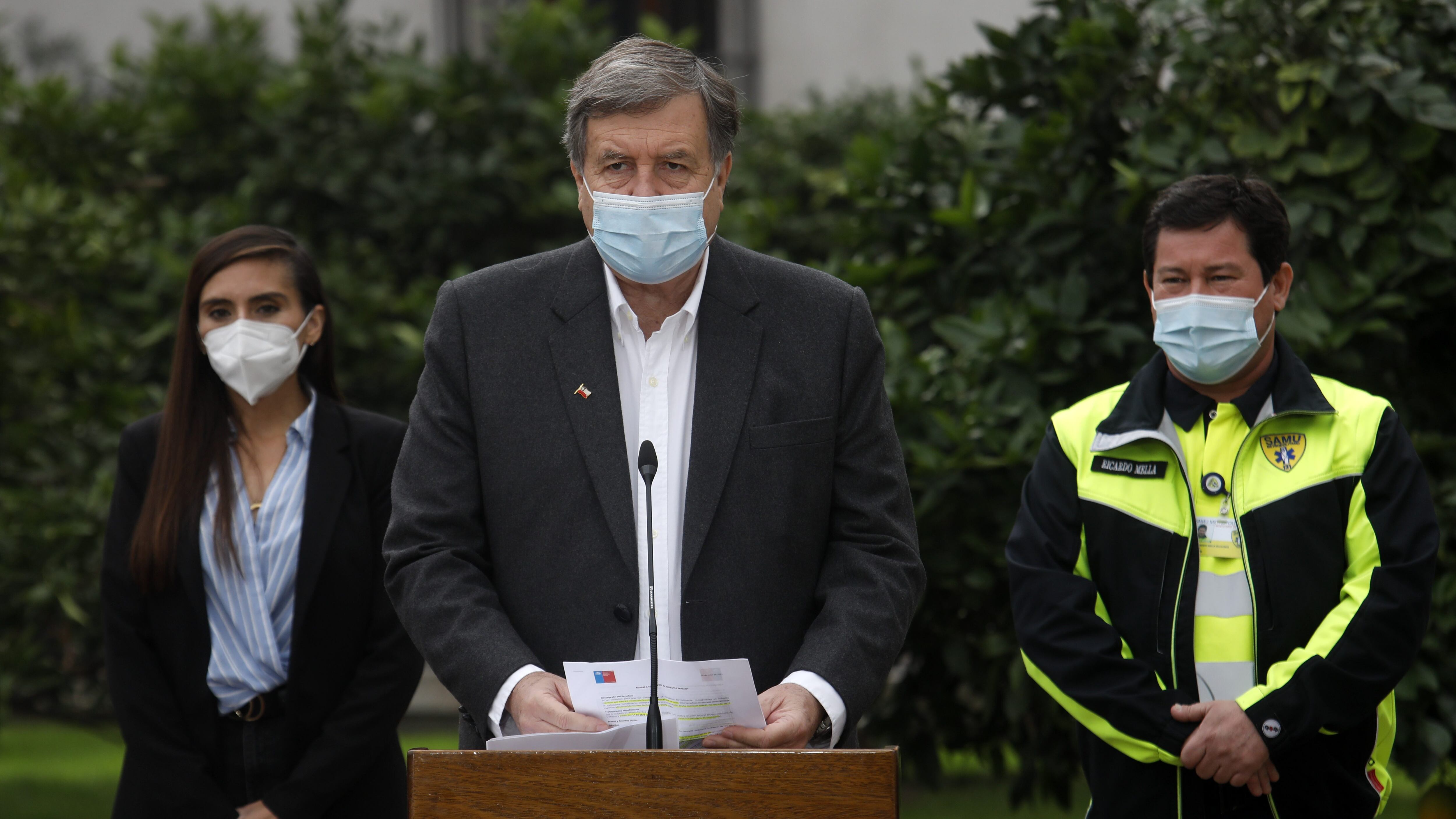 01 de Mayo de 2021/SANTIAGO El Ministro del Trabajo , Patricio Melero, junto con un gremio de Trabajadores , emite unas palabras luego de sostener una reunin con el presidente de la Republica, en el marco del Dia del Trabajador, en el Palacio de la Moneda.
FOTO: CRISTOBAL ESCOBAR/AGENCIAUNO
