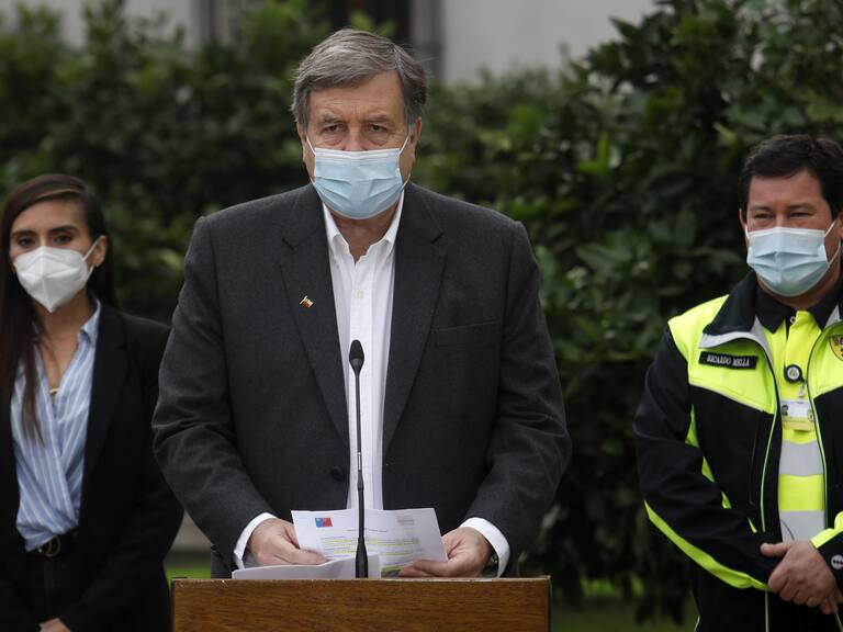 01 de Mayo de 2021/SANTIAGO El Ministro del Trabajo , Patricio Melero, junto con un gremio de Trabajadores , emite unas palabras luego de sostener una reunin con el presidente de la Republica, en el marco del Dia del Trabajador, en el Palacio de la Moneda.
FOTO: CRISTOBAL ESCOBAR/AGENCIAUNO