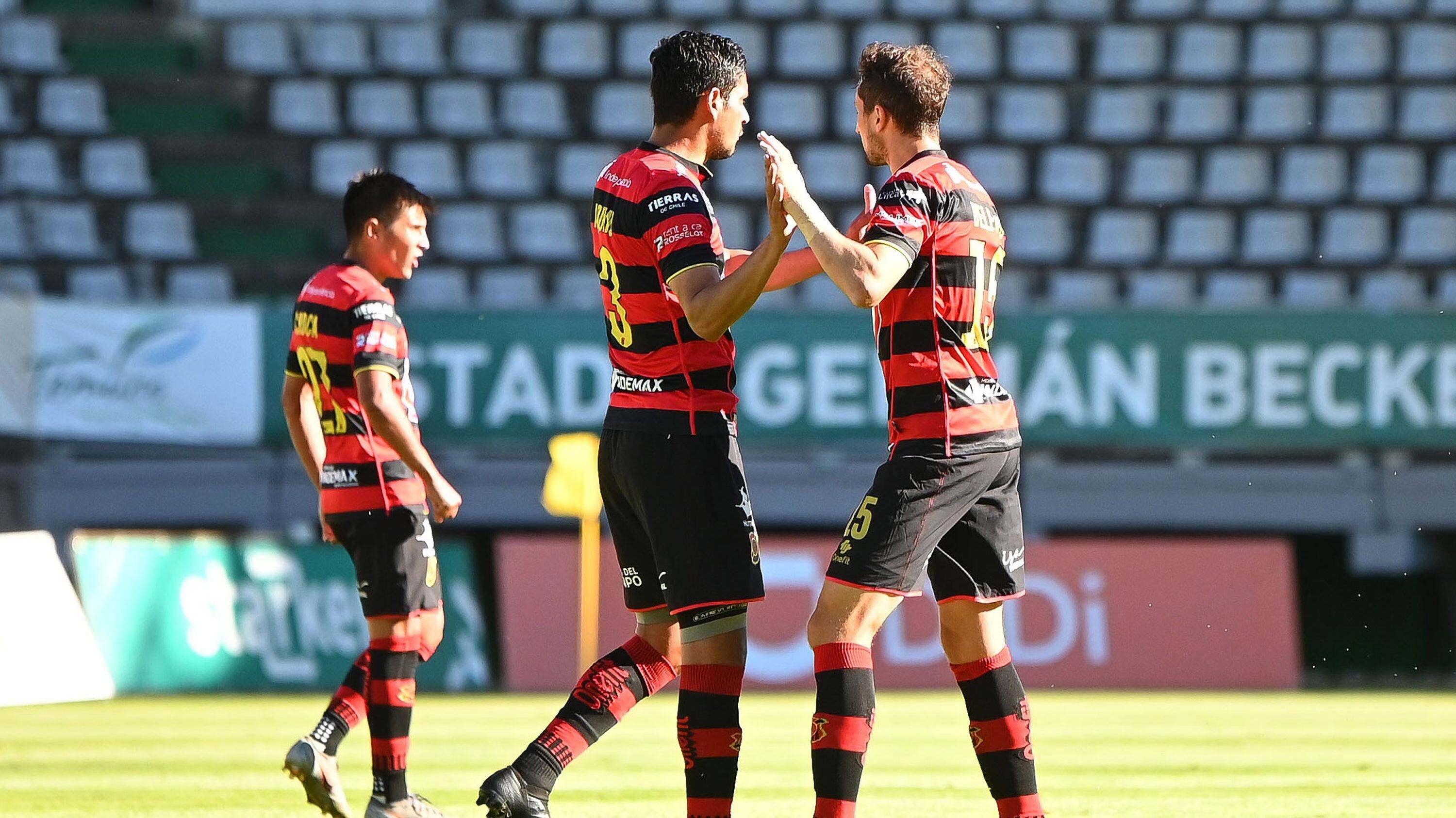 21 DE ENERO DE 2021/TEMUCOJugadores de Rangers en festejo de un gol, durante el partido valido por la Liguilla por el Ascenso de Primera B 2020, entre Deportes Temuco y Rangers, disputado en el Estadio Bicentenario German Becker.
FOTO: MARCOS MALDONADO/AGENCIAUNO