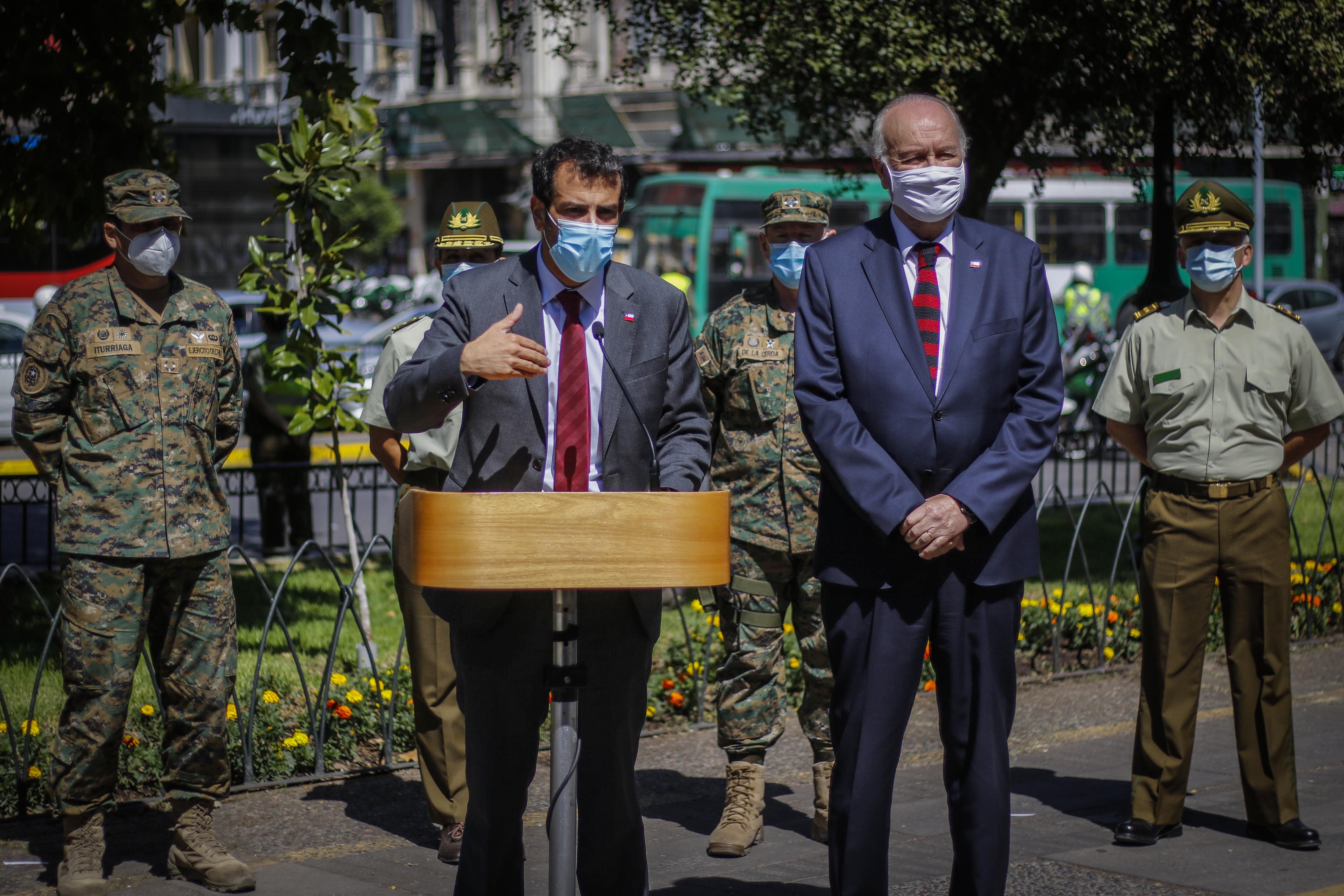 Rodrigo Delgado, ministro del Interior y Seguridad Pública, y Baldo Prokurika, ministro de Defensa Nacional / Agencia Uno