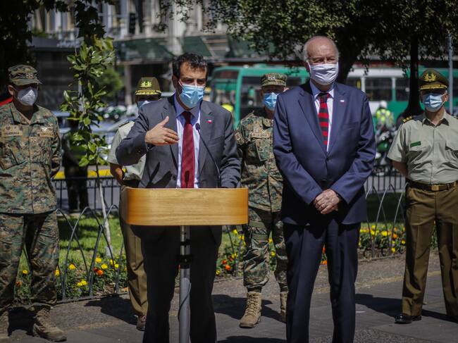 Rodrigo Delgado, ministro del Interior y Seguridad Pública, y Baldo Prokurika, ministro de Defensa Nacional / Agencia Uno
