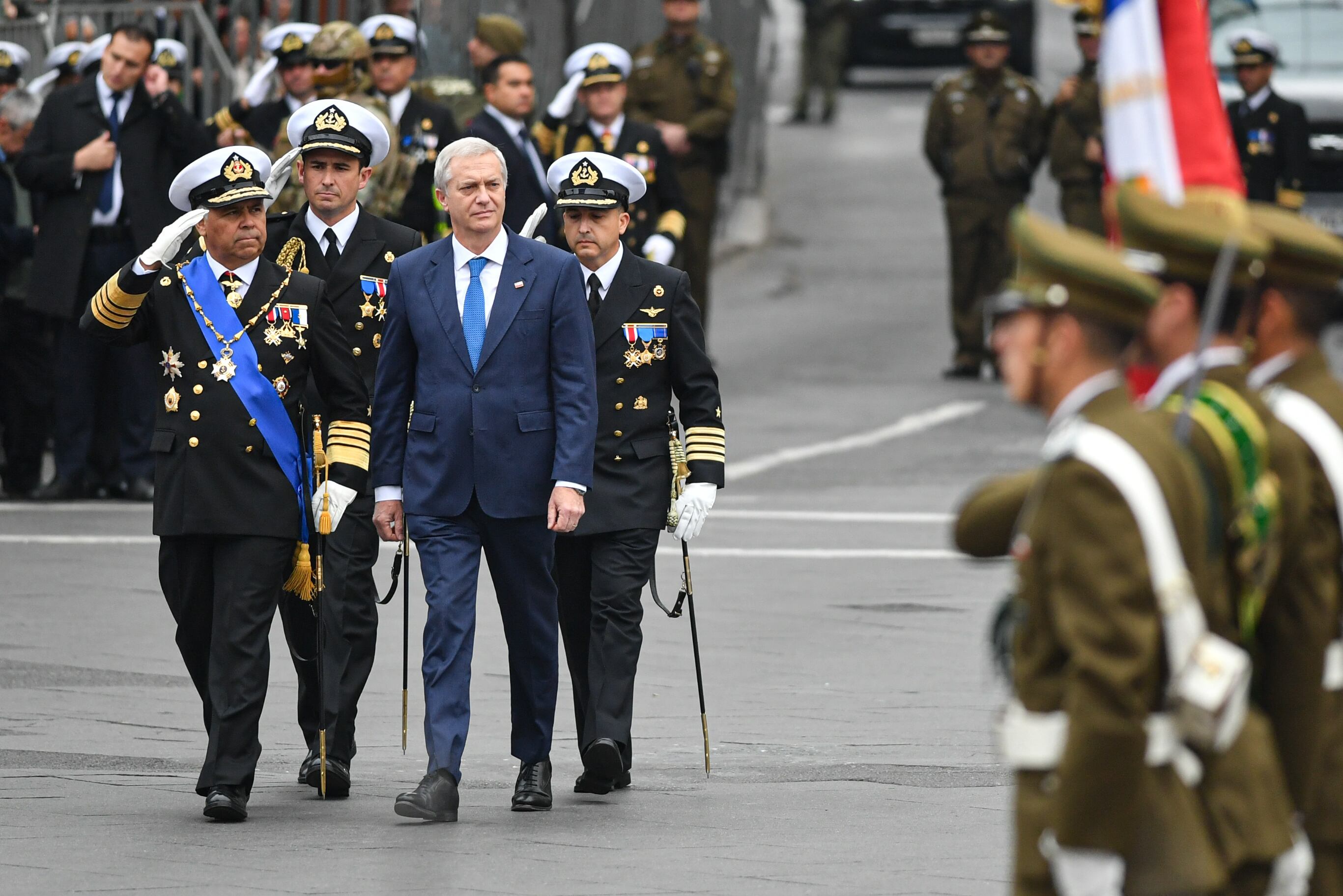 21 DE MAYO DE 2026/VALPARAISO
El presidente José Antonio Kast participa en la ceremonia de las glorias Navales previo al desfile de las fuerzas armadas por conmemoración del 21 de Mayo en plaza Sotomayor.
FOTO: OSCAR GUERRA/UNO NOTICIAS