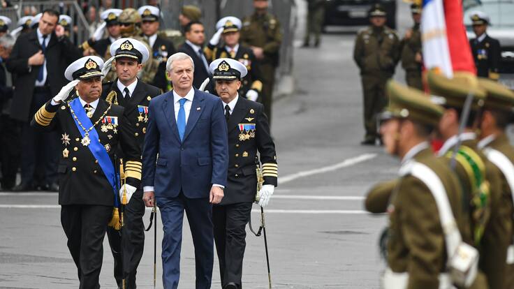 Llovizna, calles cerradas y más de 2 mil uniformados: Presidente Kast encabeza por primera vez ceremonia del 21 de mayo en Valparaíso