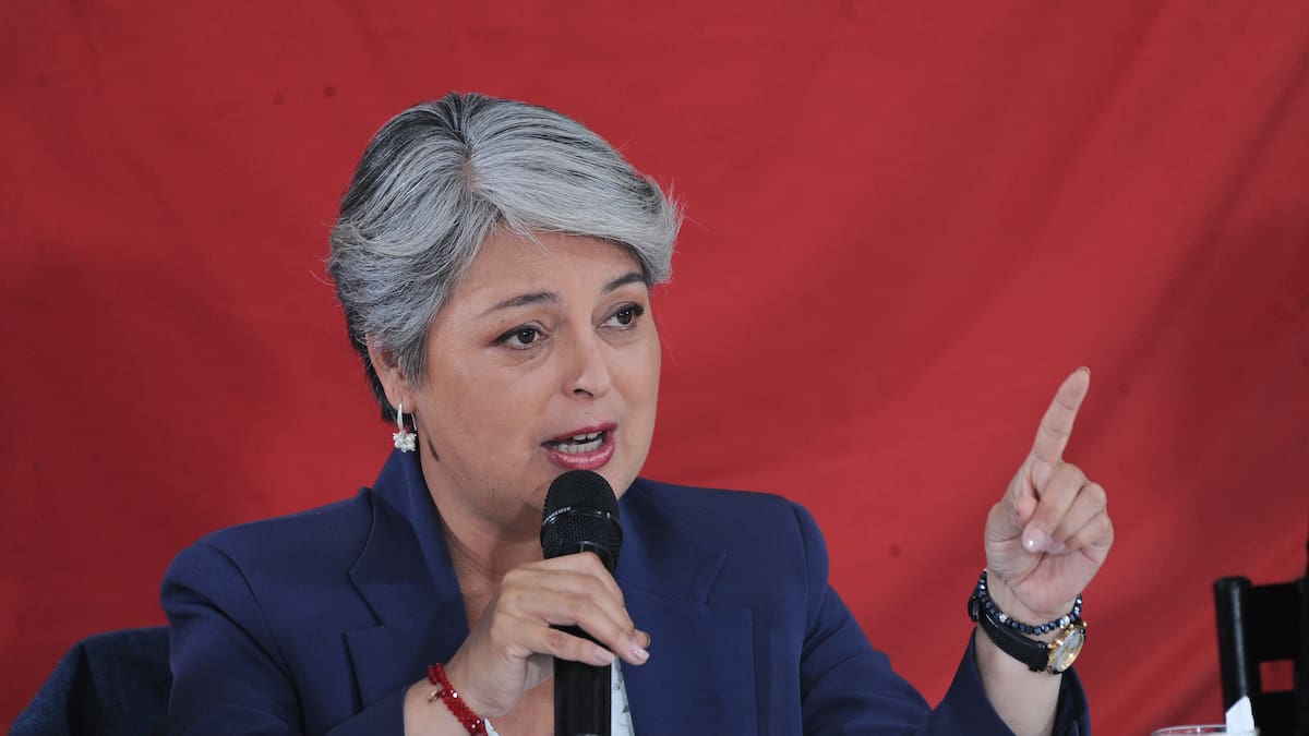 Jeannette Jara exige la salida de ministro Rabat y subsecretario Silva por decretos que permitieron liberar a condenados