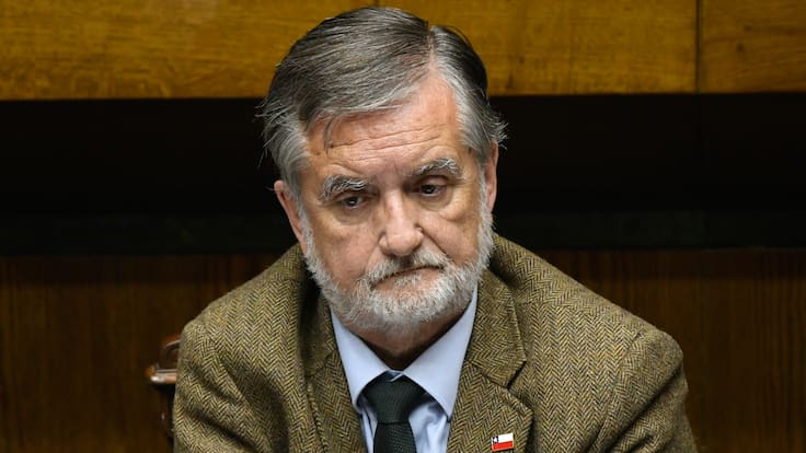 Ministro de Culturas entra al debate por rayados y marca distancia entre expresión artística y daño al patrimonio