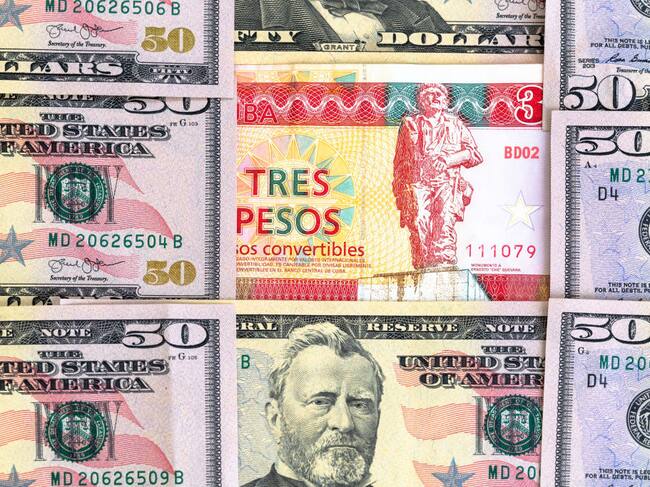 Imagen de dólares estadounidenses ante el peso cubano