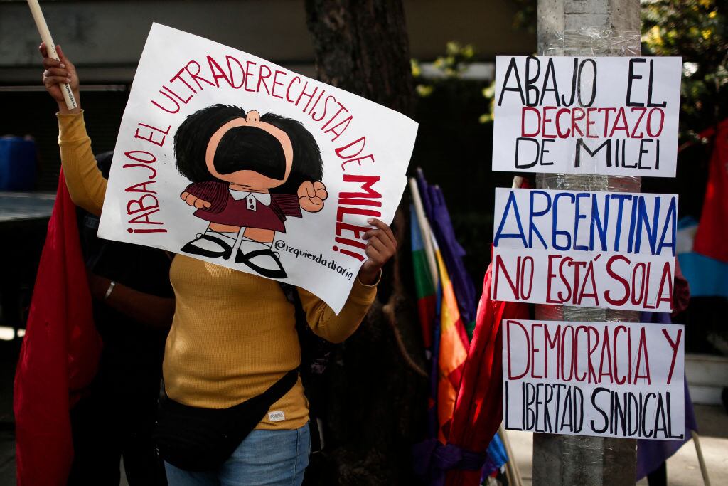 Manifestación en Ciudad de México contra el ajuste que desarrolla el ultraderechista Javier Milei en Argentina.