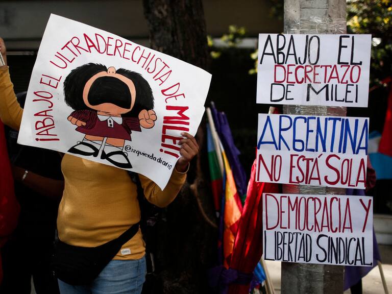 Manifestación en Ciudad de México contra el ajuste que desarrolla el ultraderechista Javier Milei en Argentina.