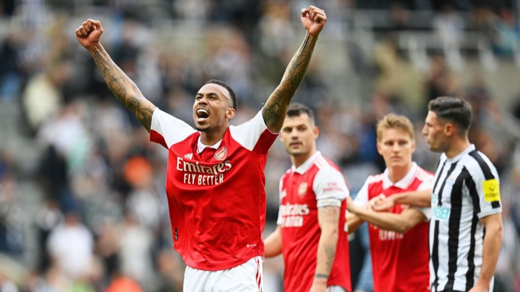 Arsenal vence a Newcastle y mantiene la presión sobre Manchester City en la Premier League