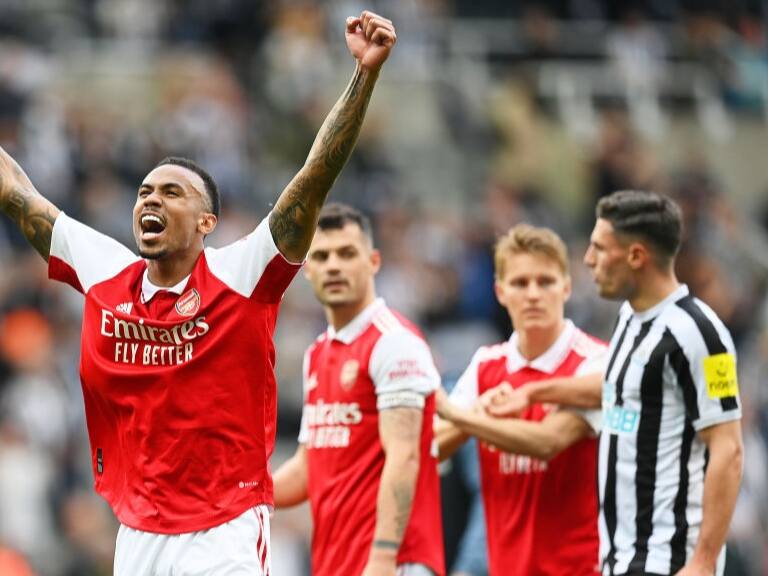 Arsenal vence a Newcastle y mantiene la presión sobre Manchester City en la Premier League