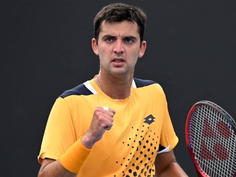 Tomás Barrios clasifica a la segunda ronda del Challenger de Túnez: su rival se retiró en la mitad del partido