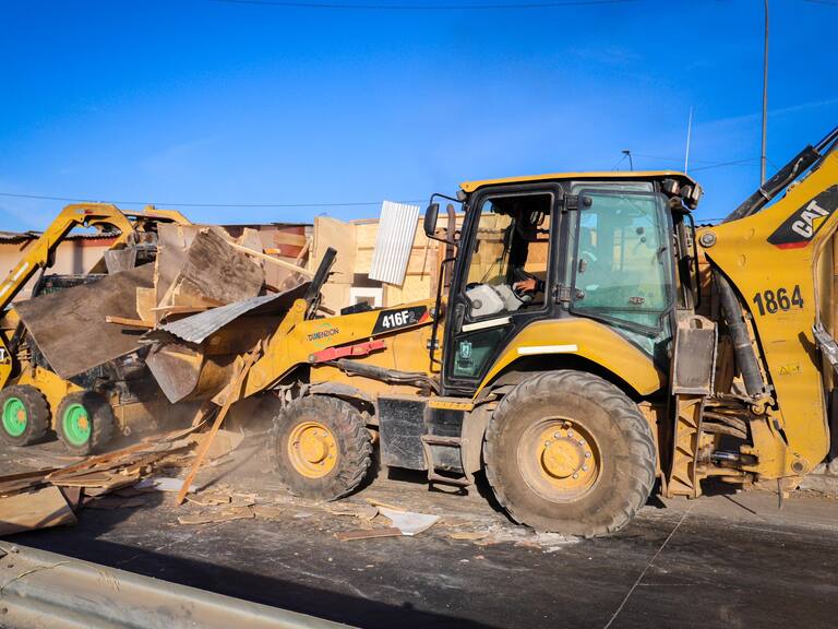 Demolición masiva de viviendas en campamento Santa Marta de Maipú: “El objetivo del municipio que es la erradicación completa”