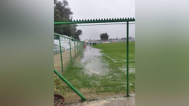 Duelo entre Deportes Santa Cruz y Deportes Antofagasta es suspendido por las fuertes lluvias en la zona central