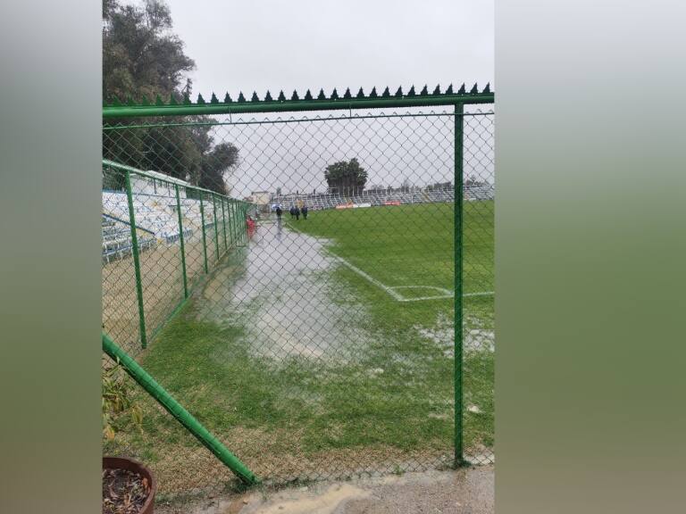 Duelo entre Deportes Santa Cruz y Deportes Antofagasta es suspendido por las fuertes lluvias en la zona central