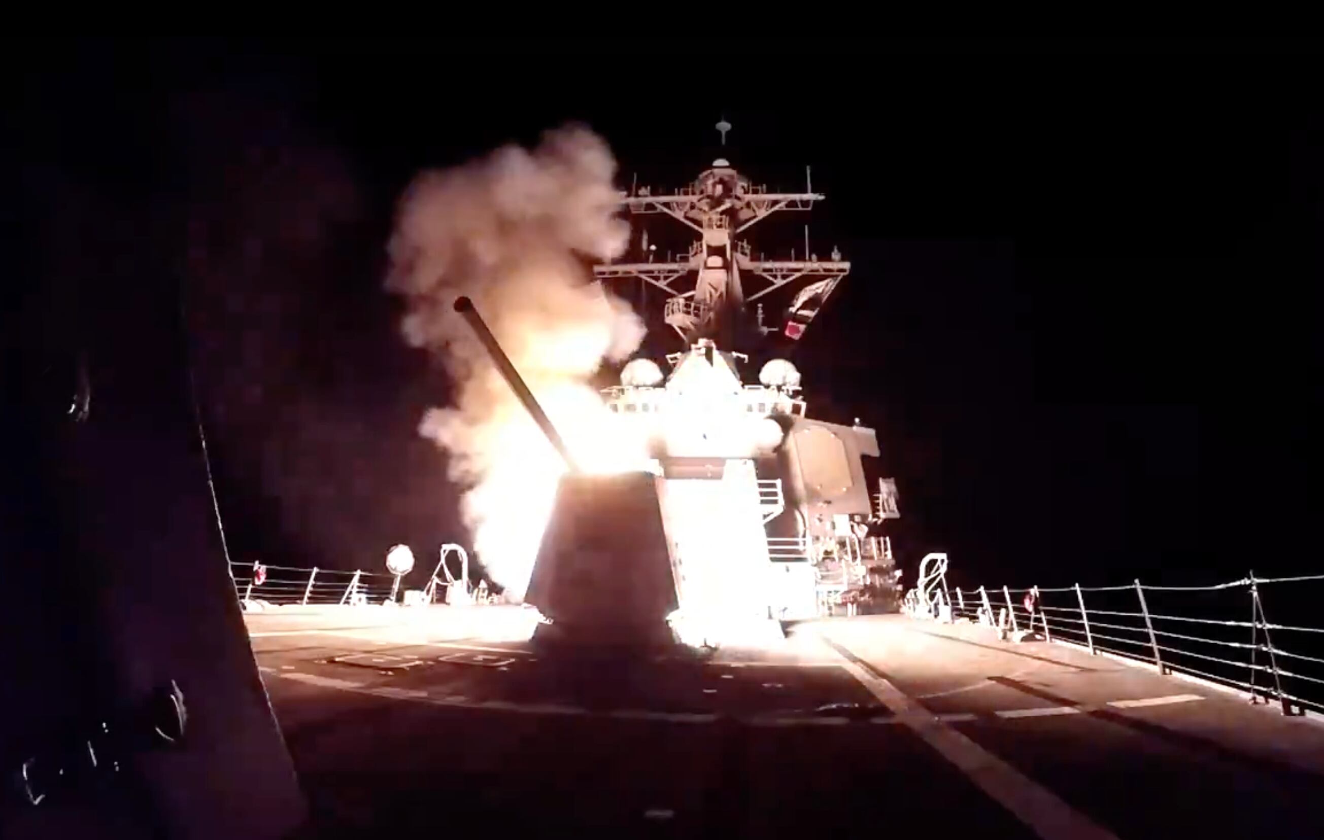 El Comando Central de Estados Unidos informó del ataque desde un barco de guerra a naves no tripuladas de los hutíes en el territorio de Yemen.