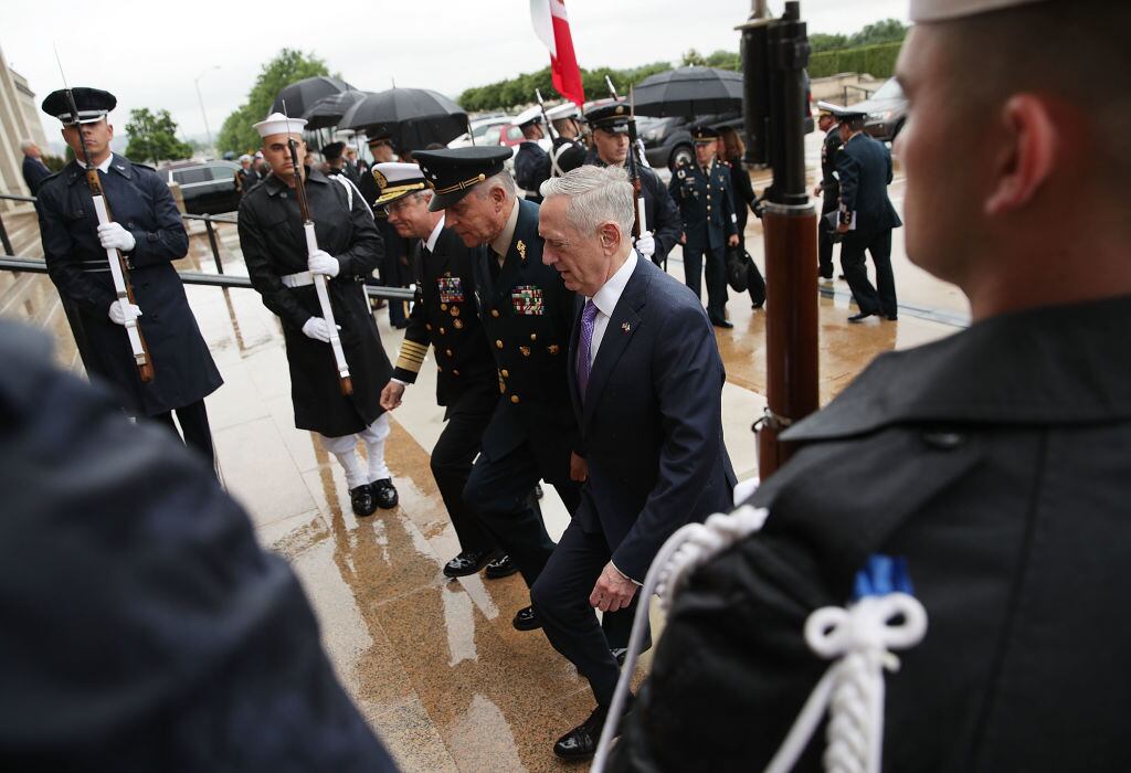 Cienfuegos con el exministro de defensa estadounidense James Mattis en el Pentágono