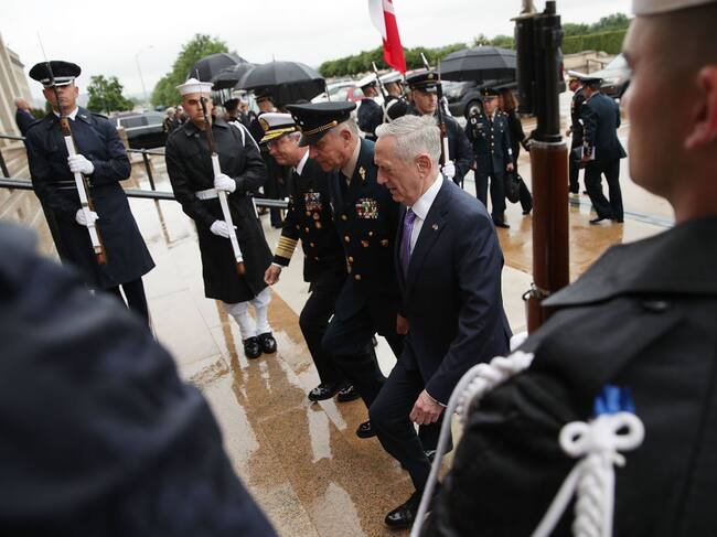 Cienfuegos con el exministro de defensa estadounidense James Mattis en el Pentágono