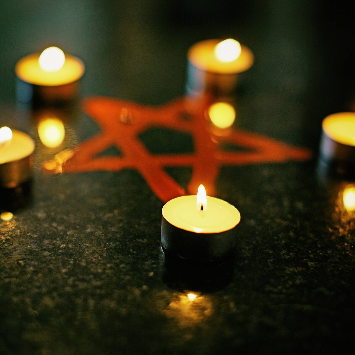 Organización satanista busca legalizarse como asociación religiosa en Chile: diputado RN pide que se rechace su solicitud