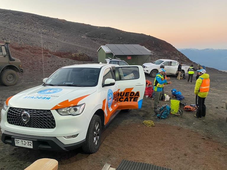 “Rodó cientos de metros”: inician recuperación del cuerpo de excursionista que murió tras caer en grieta del volcán Osorno