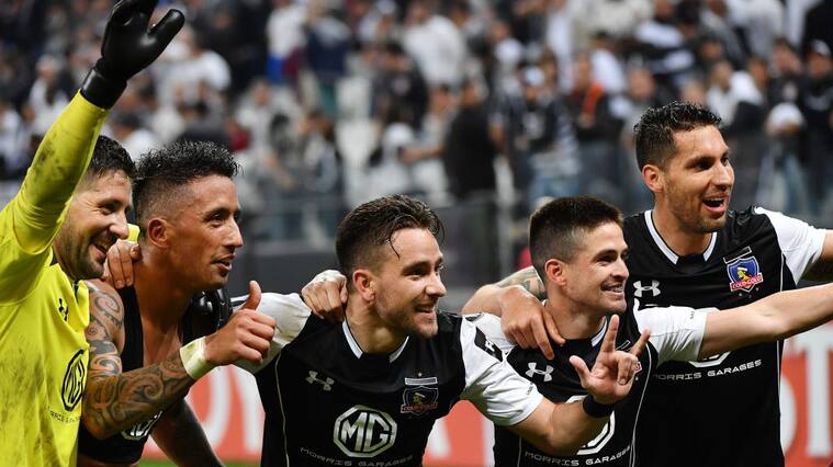 Chile's Colo-Colo players celebrate after their team defeated Brazil's Corinthians in their 2018 Copa Libertadores football match at Arena Corinthians stadium, in Sao Paulo, Brazil, on August 29, 2018. (Photo by NELSON ALMEIDA / AFP) (Photo credit should read NELSON ALMEIDA/AFP via Getty Images)