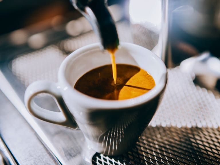 “Hasta nuevo aviso”: conocida cafetería de Providencia cierra sus puertas tras sufrir millonario robo