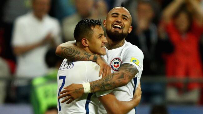 KAZAN, RUSSIA - JUNE 28: Alexis Sanchez of Chile celebrates scoring his sides third penalty with Arturo Vidal of Chile during the FIFA Confederations Cup Russia 2017 Semi-Final between Portugal and Chile at Kazan Arena on June 28, 2017 in Kazan, Russia. (Photo by Ian Walton/Getty Images)