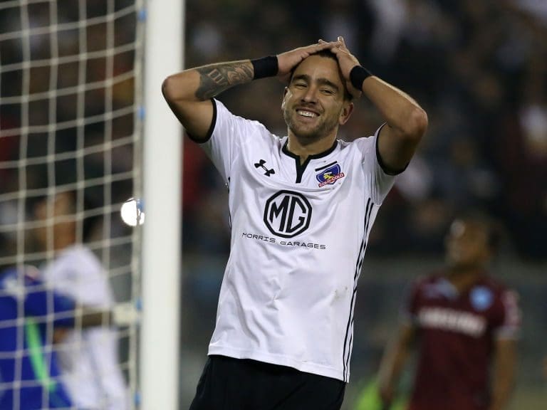 Chile&#039;s Colo-Colo player Matias Zaldivia reacts during their Copa Libertadores football match at the Monumental stadium in Santiago, Chile, on May 15, 2018. (Photo by CLAUDIO REYES / AFP)        (Photo credit should read CLAUDIO REYES/AFP via Getty Images)