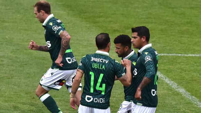 25 DE SEPTIEMBRE DE 2020/COQUIMBOJugadores de Santiago Wanderers en festejo de un gol, durante el partido válido por el Campeonato Nacional AFP PlanVital 2020, entre Coquimbo Unido y Santiago Wanderers, disputado en el Estadio Francisco Sánchez Rumoroso.
FOTO: ALEJANDRO PIZARRO UBILLA/AGENCIAUNO