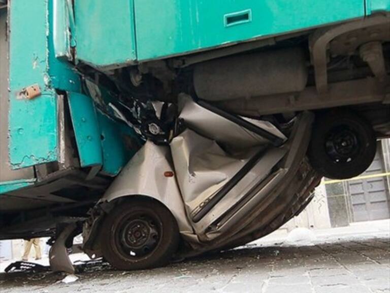 Dos personas murieron en accidente de tránsito en el centro de Santiago