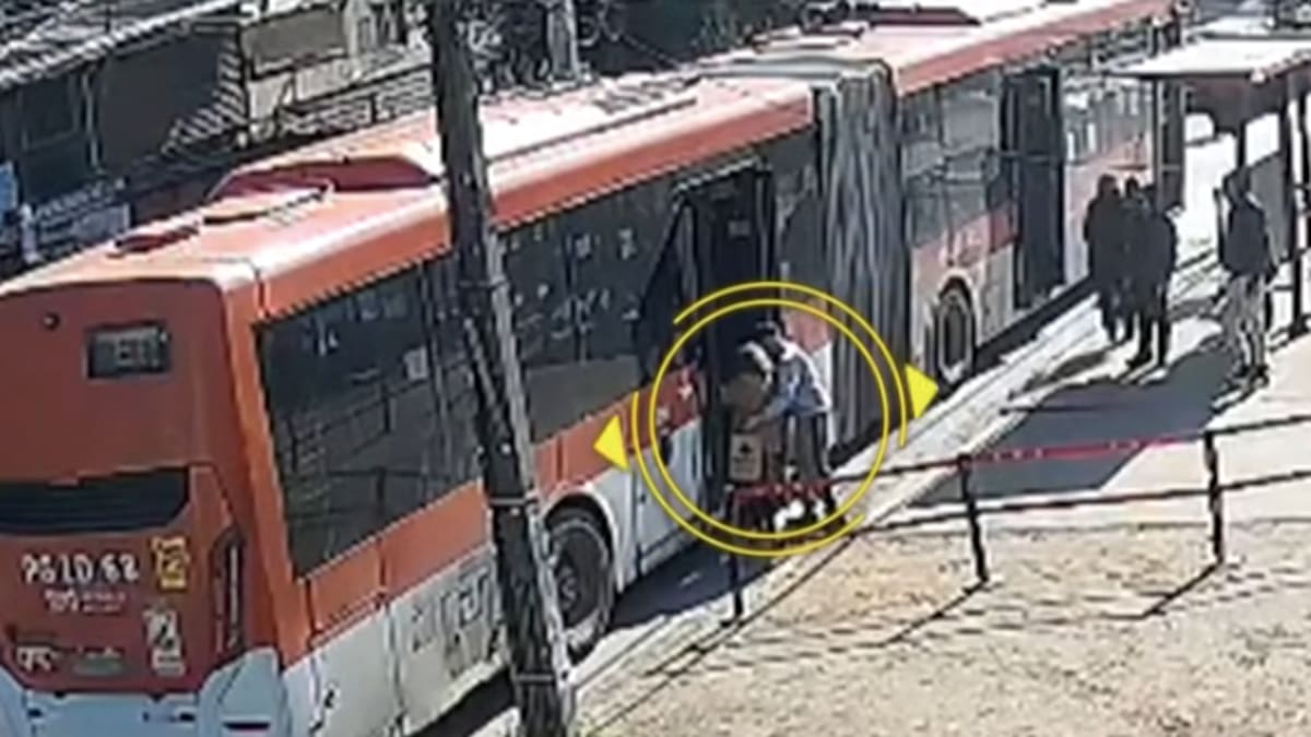 Adulta mayor fue arrollada por bus RED en Quilicura tras quedar atrapada en las puertas
