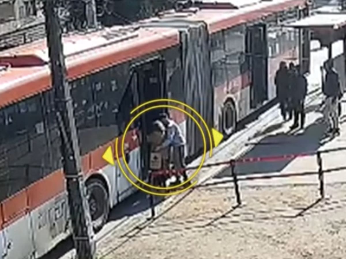 Adulta mayor fue arrollada por bus RED en Quilicura tras quedar atrapada en las puertas