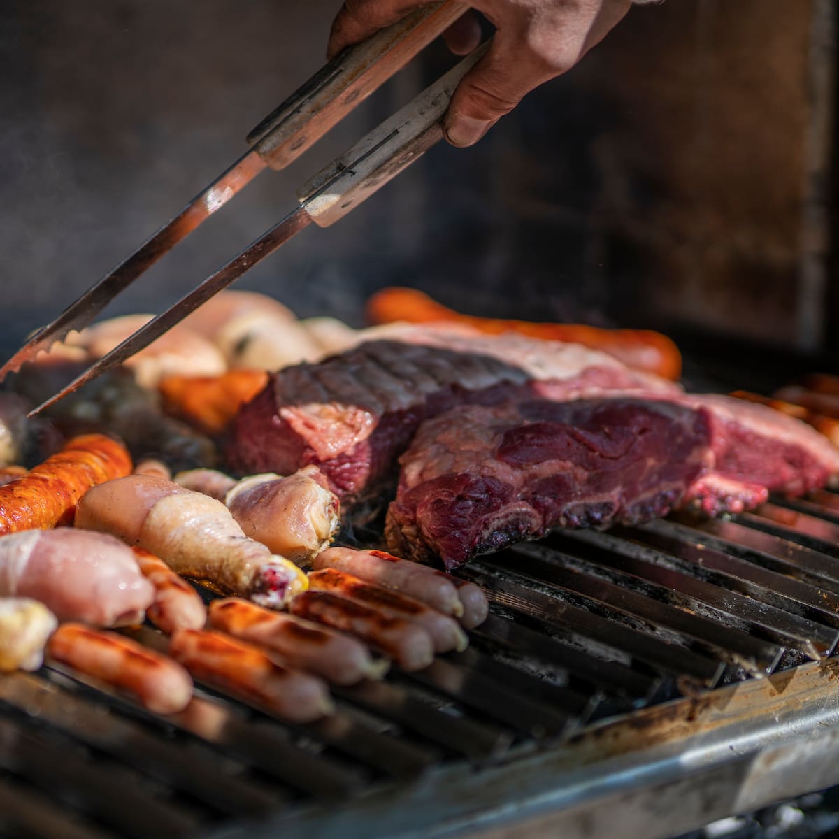 Asado del 18: experto explica cuándo sacar la carne del congelador y cómo evitar errores al descongelarla