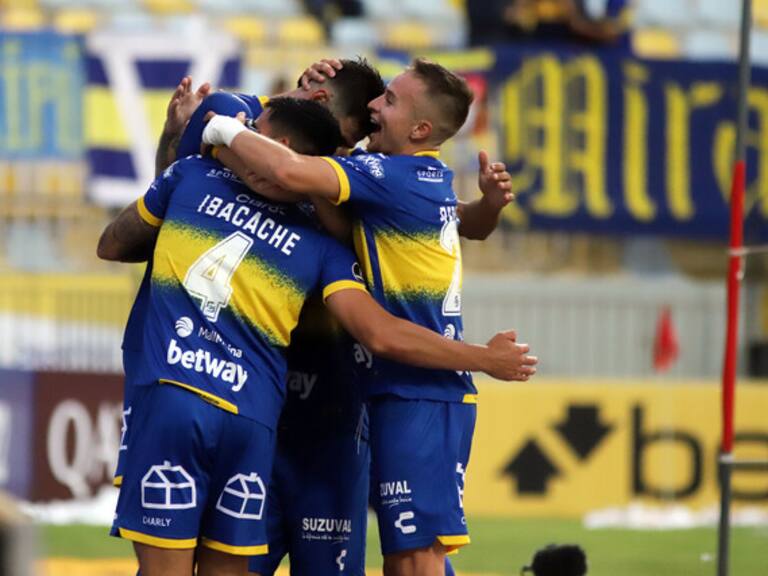 Everton goleó a Monagas en Viña y quedó con un pie y medio en la siguiente fase de la Copa Libertadores