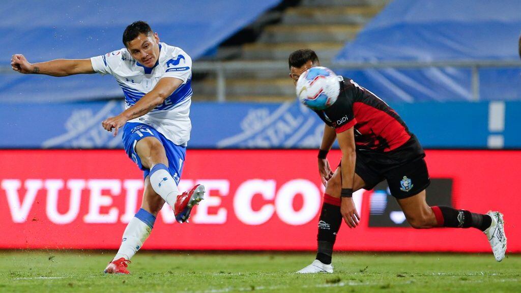 22 de Noviembre del 2020/SANTIAGOJuan Fuentes(c) anota y celebra su primer gol y el 4 a 2 de Universidad Católica ,durante el partido valido por la Vigésima fecha del Campeonato Nacional AFP PlanVital 2020, entre Universidad Católica vs Deportes Antofagasta, disputado en el Estadio San Carlos de Apoquindo.
FOTO:FRANCISCO LONGA/AGENCIAUNO
