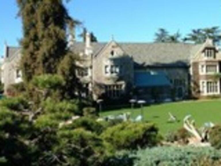 La mansión de Playboy sale a la venta por 200 millones de dólares