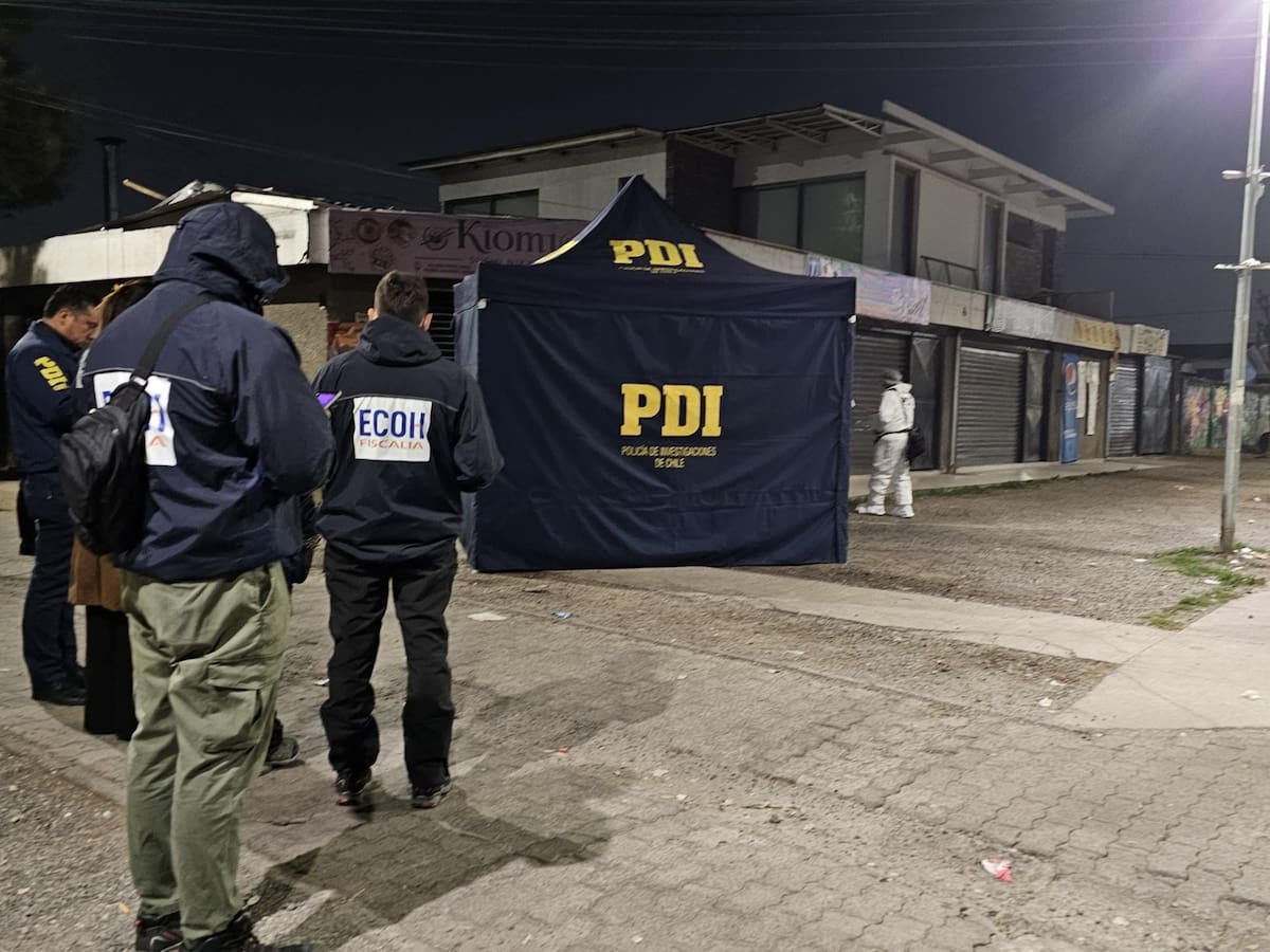 Hombre muere tras recibir múltiples disparos en Pedro Aguirre Cerda: ataque también dejó herida a trabajadora de un local
