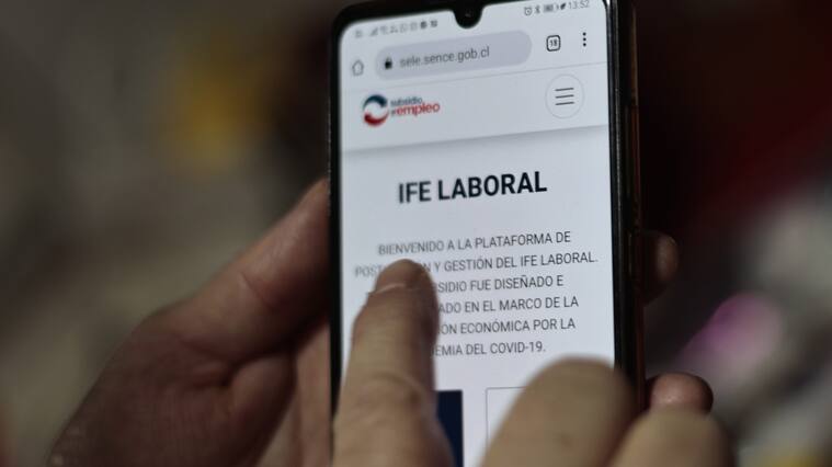 3 de enero 2022/SantiagoCuando comenzó la pandemia del Coronavirus, el Gobierno ha implementado un plan de ayuda que va en directa en apoyo a amplios sectores de la población en el país. Esta política pública ha tenido como elementos centrales el Ingreso Familiar de Emergencia Universal (IFE Universal) y el IFE Laboral. Además, aún existe la posibilidad de que se les una el Quinto Retiro del 10% de los fondos en las AFP, pues se materializó un proyecto de ley al respecto en el Congreso.
FOTO: KARIN POZO/AGENCIAUNO