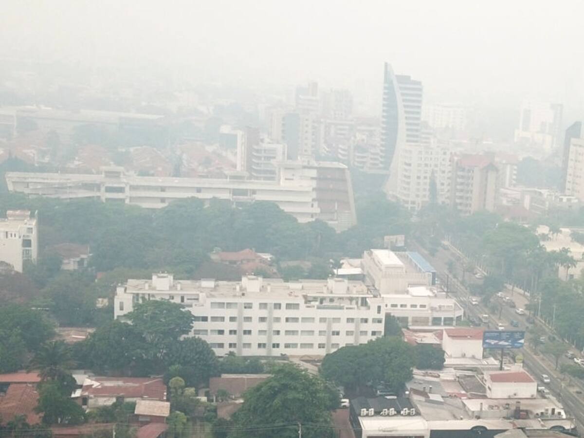 Bolivia suspende clases y cancela vuelos debido al humo provocado por los incendios forestales