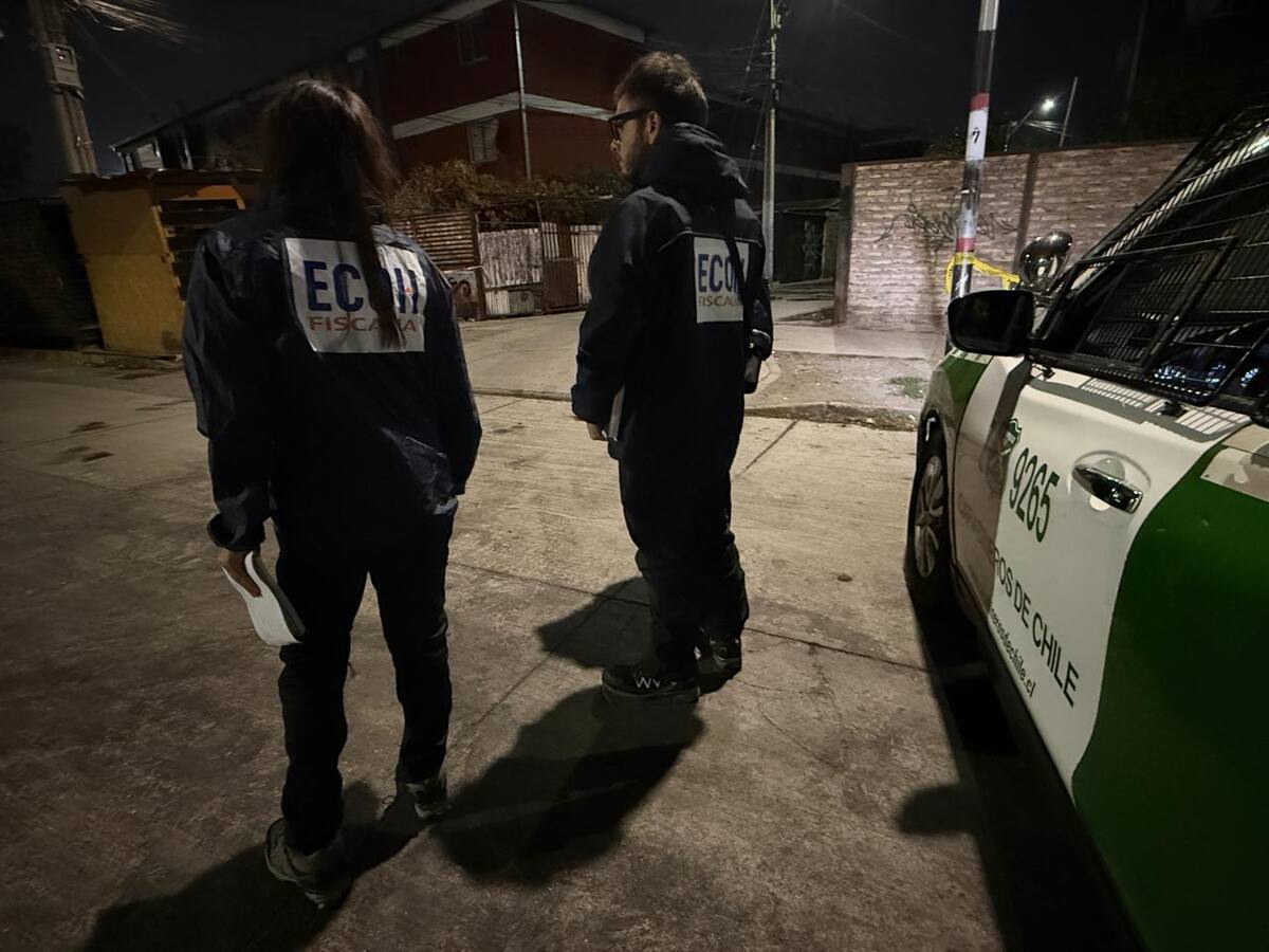 Joven de 19 años muere baleado en Puente Alto: se encontró un vehículo incendiado cerca del lugar