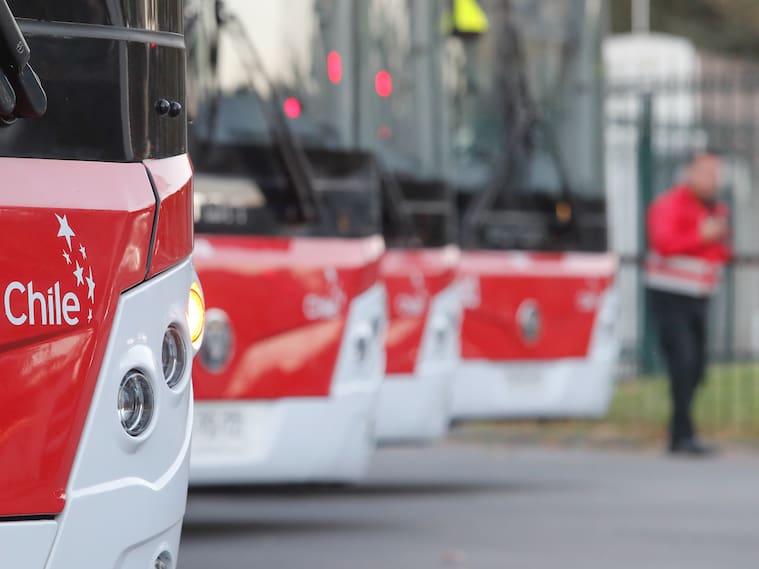 Buses red