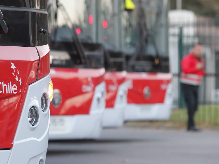 Buses red