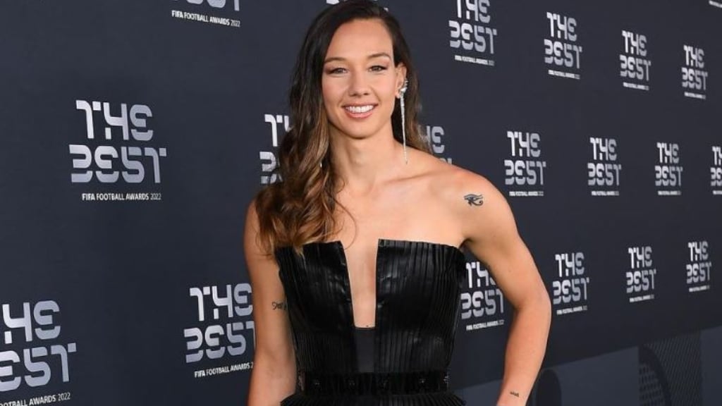 Christiane Endler agradece su inclusión en la oncena ideal del The Best: "Orgullosa y feliz de haber sido parte de esta fiesta del fútbol"