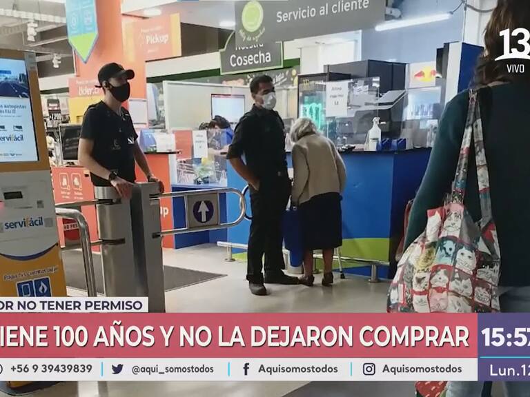 Mujer de 100 años le niegan la entrada