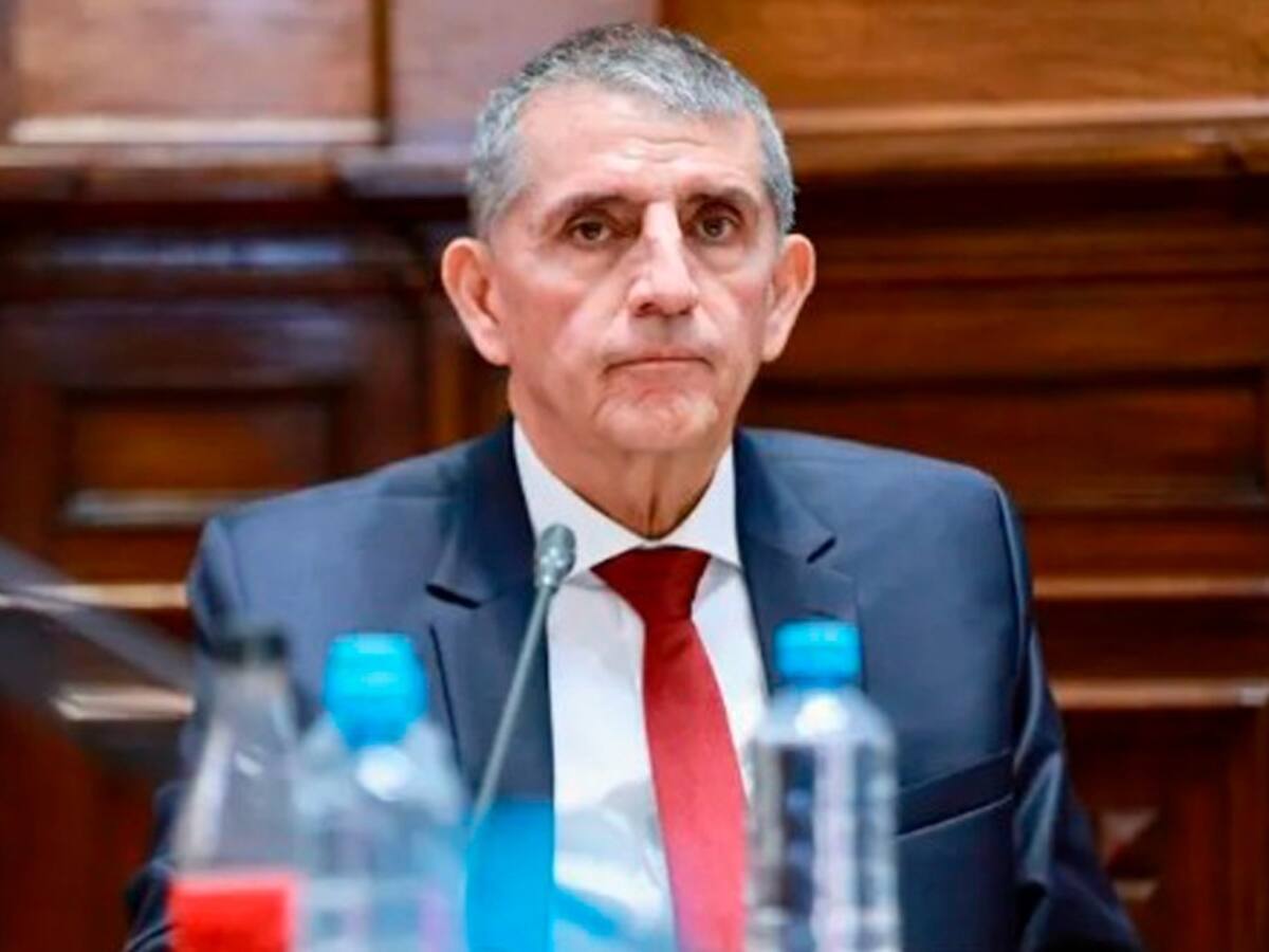 “Con las manos limpias”: ministro del Interior de Perú renuncia tras allanamiento a Dina Boluarte