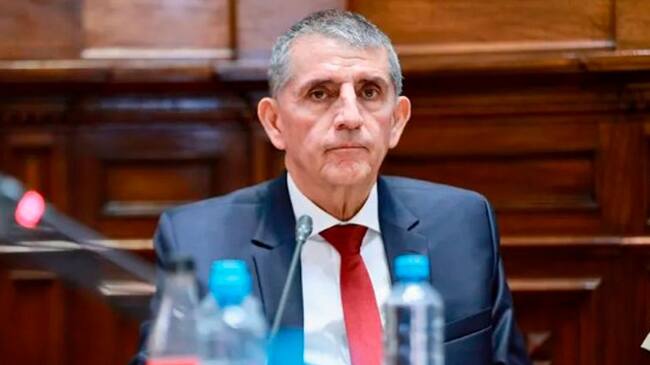 “Con las manos limpias”: ministro del Interior de Perú renuncia tras allanamiento a Dina Boluarte