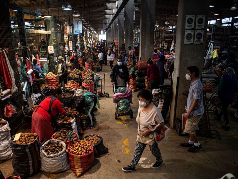 Mercado de alimentos en la ciudad de Lima en el Perú