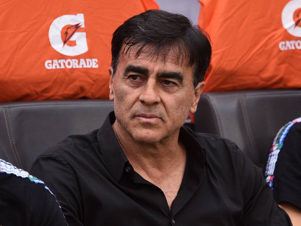 ¿Se va de Vélez? Gustavo Quinteros asoma como candidato para dirigir a un gigante de Sudamérica