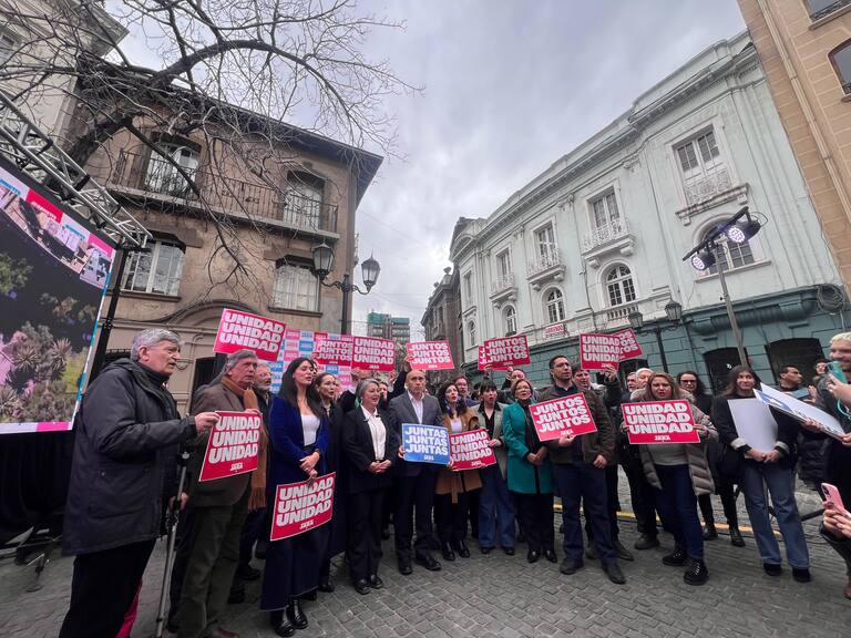 Jeannette Jara presenta su comando encabezado de forma transversal por partidos del oficialismo